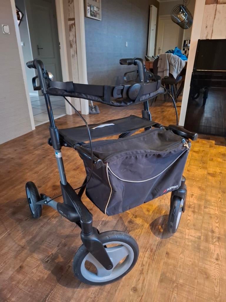 Rollator M, lichtgewicht, Ophalen, Zo goed als nieuw