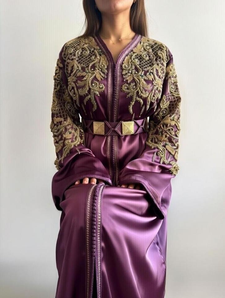 Unieke Marokkaanse jurk te huur - Perfect voor speciale gele, Kleding | Dames, Jurken, Zo goed als nieuw, Maat 42/44 (L), Paars