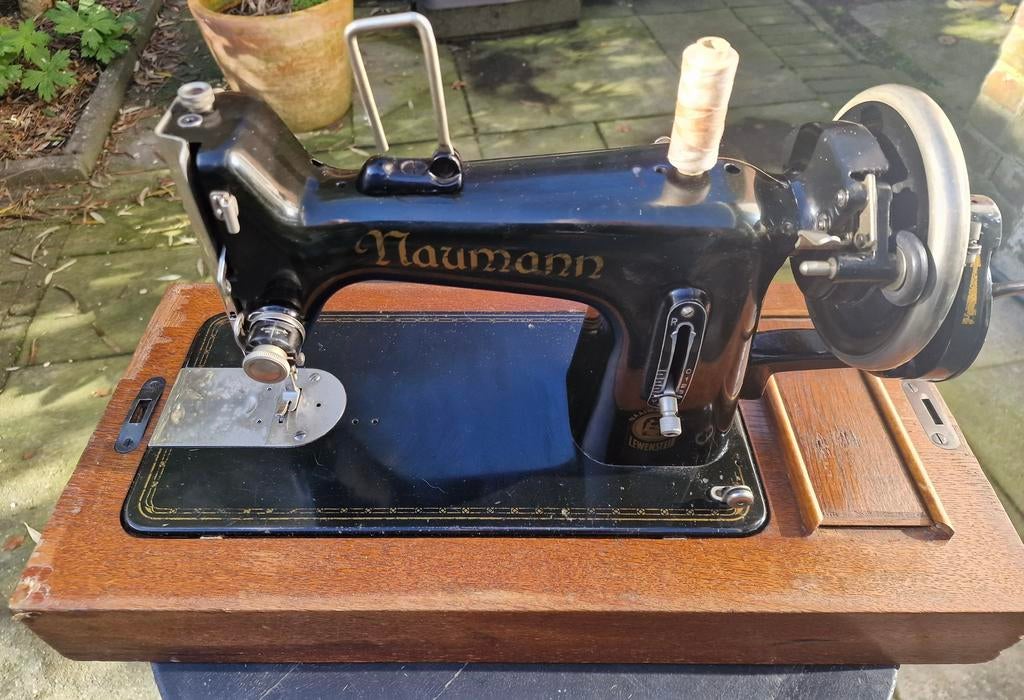 Vintage Naumann Handnaaimachine., Antiek en Kunst, Antiek | Naaimachines, Ophalen