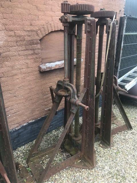 Tandheugel vijzels krik geklonken kolom 4x brocante, Antiek en Kunst, Antiek | Gereedschap en Instrumenten, Ophalen