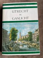 Utrecht bij Gaslicht - Dr. A. van Hulzen, Ophalen of Verzenden, 20e eeuw of later, Gelezen