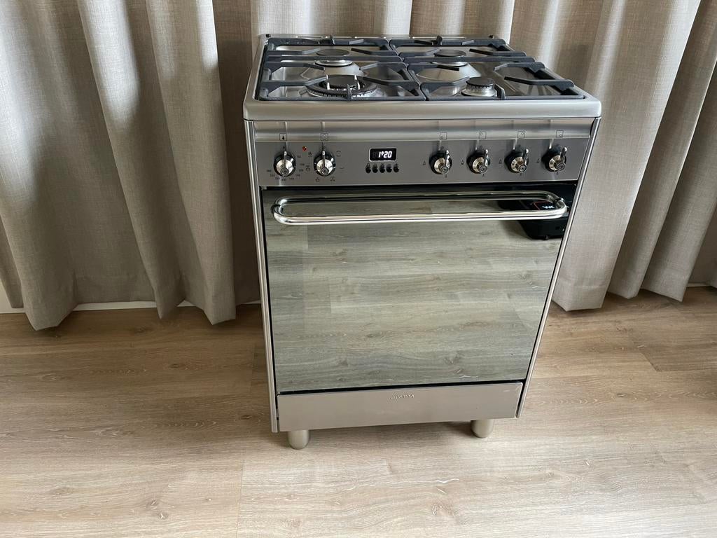 Smeg fornuis wokbrander heteluchtoven rvs 60 cm, Witgoed en Apparatuur, Fornuizen, Ophalen, Hete lucht, 4 kookzones, Energieklasse A of zuiniger