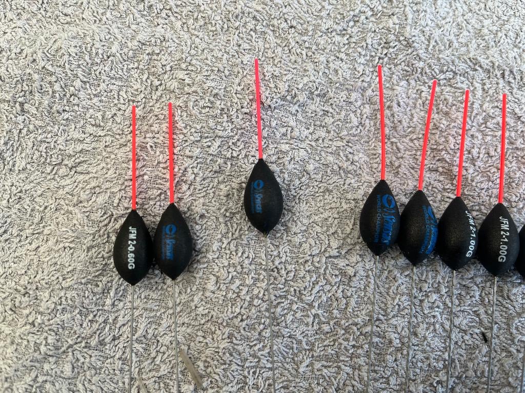 adv 415 / ZGAN / IGS set 8 dobbers SENSAS, Watersport en Boten, Hengelsport | Witvissen, Ophalen of Verzenden, Zo goed als nieuw