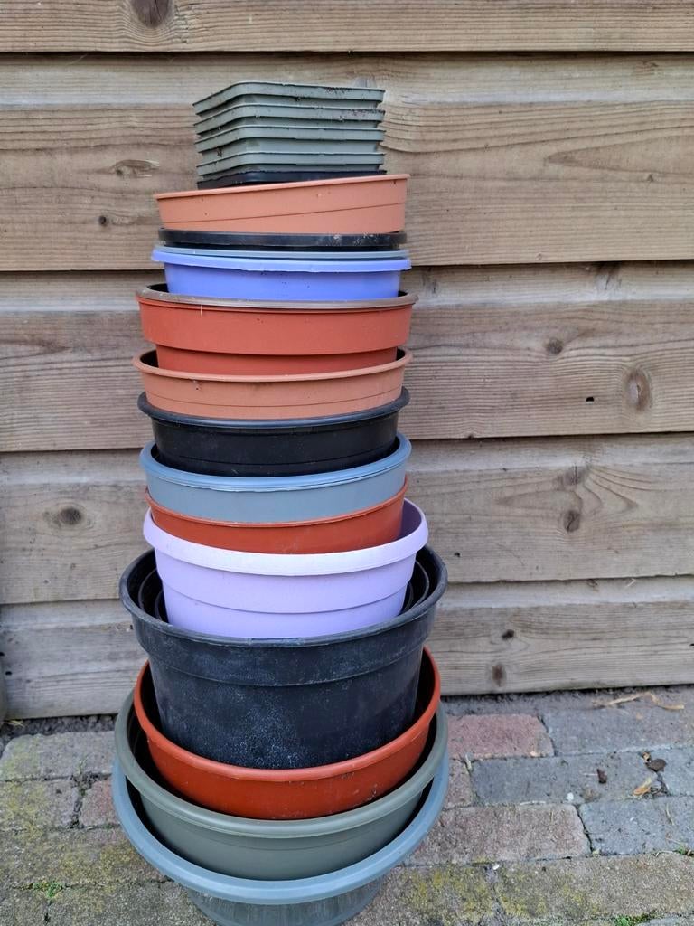 Gratis, plastic bloempotjes., Ophalen, Rond, Kunststof, Minder dan 30 cm