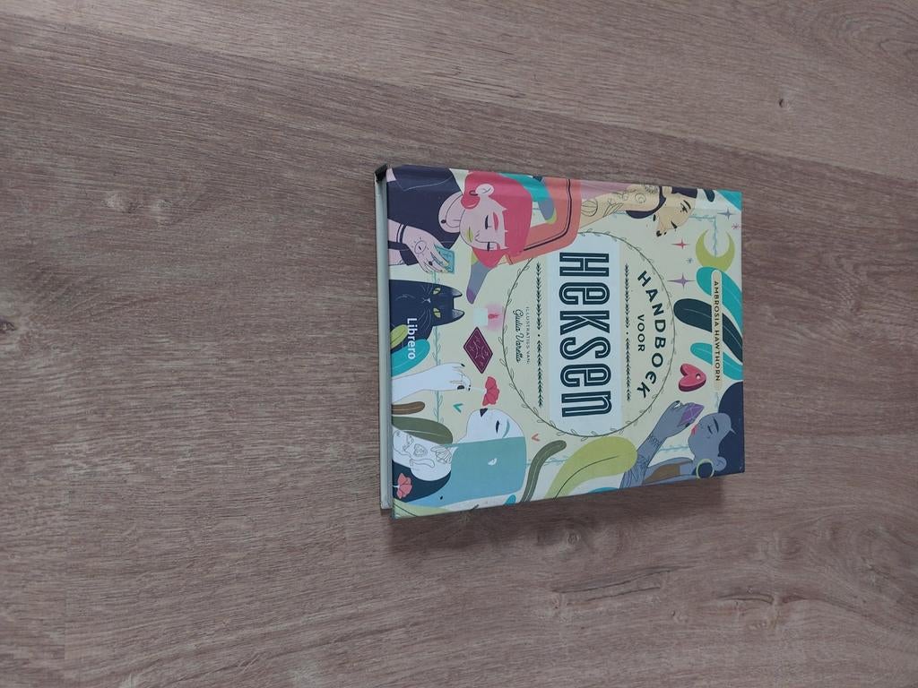 Handboek voor Heksen - Beschadigd, Ophalen of Verzenden, Gelezen, Giulia Martini