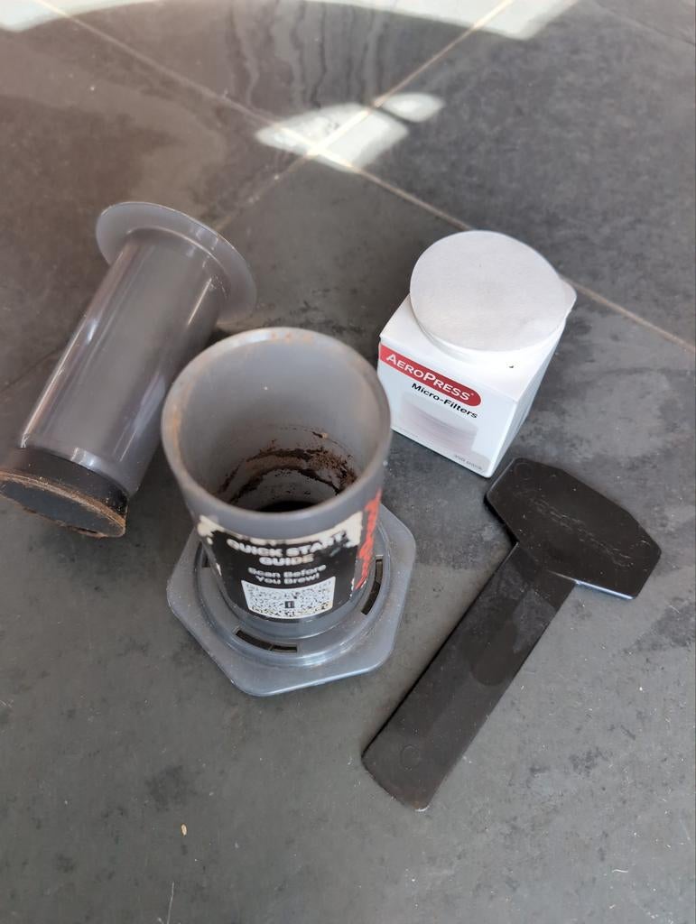 AeroPress koffiezetapparaat met filters, Gebruikt, Overige modellen, Gemalen koffie, Ophalen of Verzenden