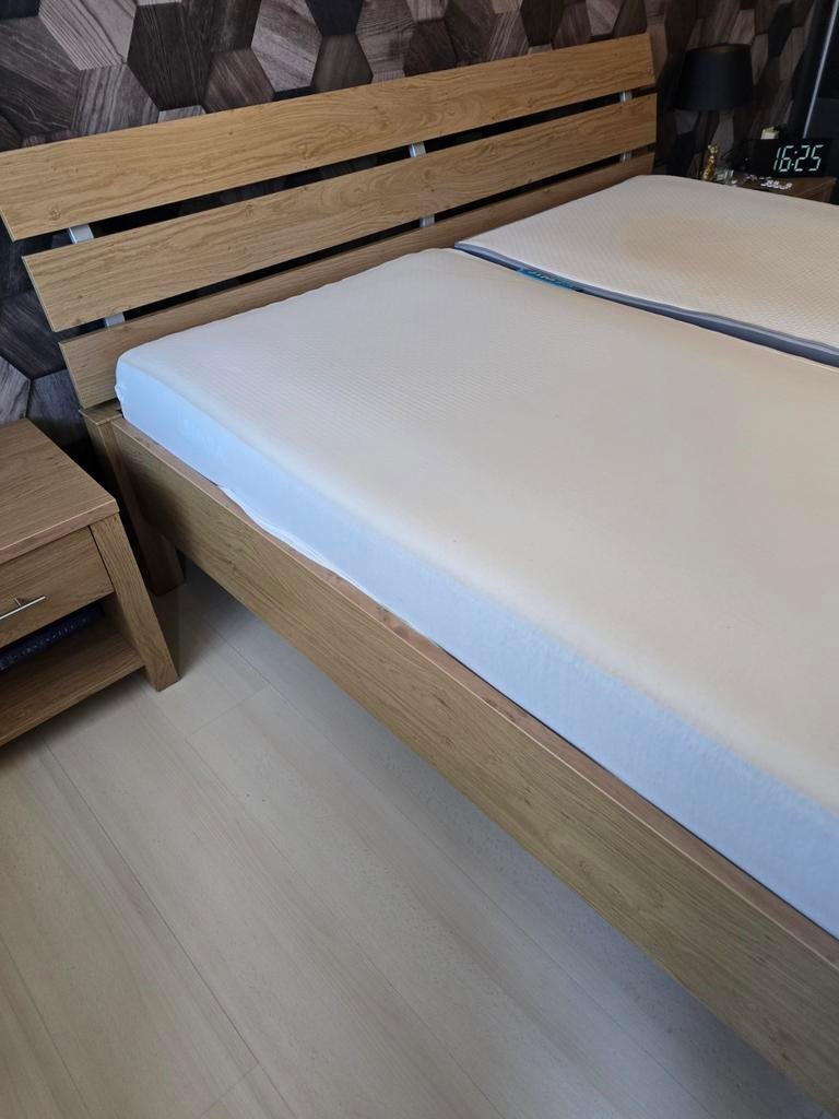 Houten tweepersoonsbed met nachtkastjes, Huis en Inrichting, Slaapkamer | Bedden, Gebruikt, Bruin, Modern landelijk, Tweepersoons