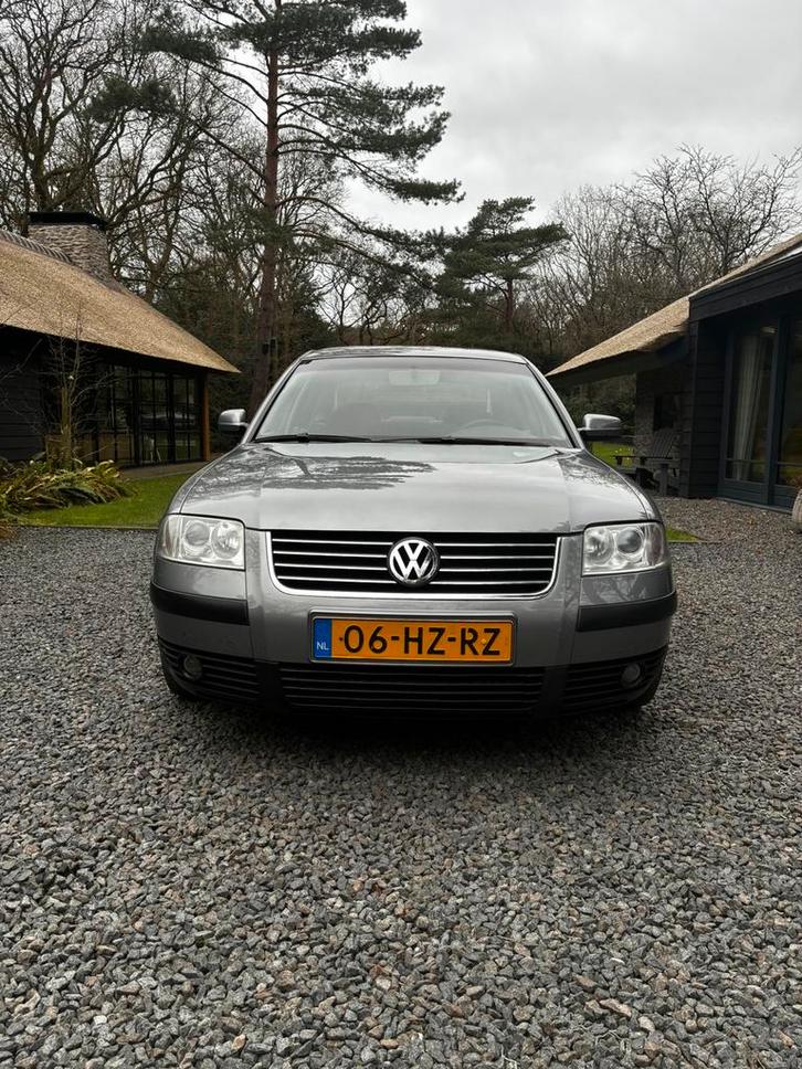 Volkswagen Passat 2.0 85KW 2002 Grijs, Auto's, Volkswagen, Particulier, Passat, ABS, Airbags, Airconditioning, Centrale vergrendeling