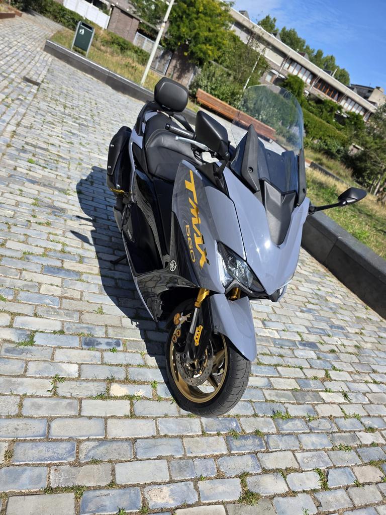 Yamaha TMAX 560 Tech MAX 2021 – Topstaat | 12.500 km, Handvatverwarming, 2 cilinders, Occasion, 560 cc