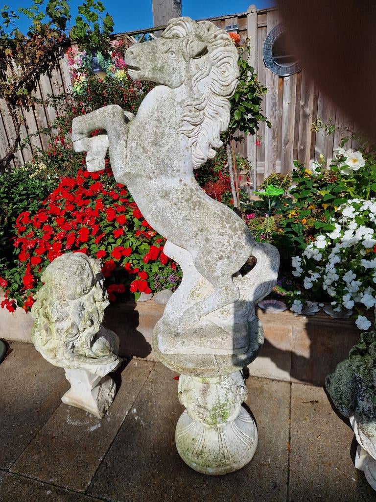 Brocante Romeins/Grieks steigerend paarden beeld, als nieuw., Tuin en Terras, Tuinbeelden, Ophalen of Verzenden, Zo goed als nieuw