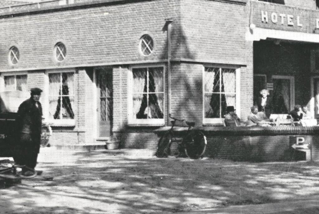 967183 Voorthuizen G 1961 Hotel Restaurant De Vergulde Wagen, Ophalen of Verzenden, 1960 tot 1980, Gelopen, Gelderland