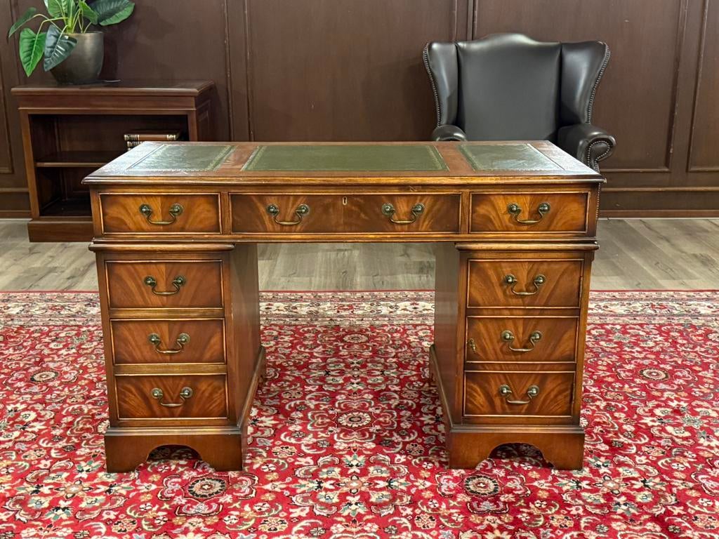 Klassiek Engels bureau #655, Huis en Inrichting, Bureaus, 120 cm, Hout, Bruin, Ophalen of Verzenden