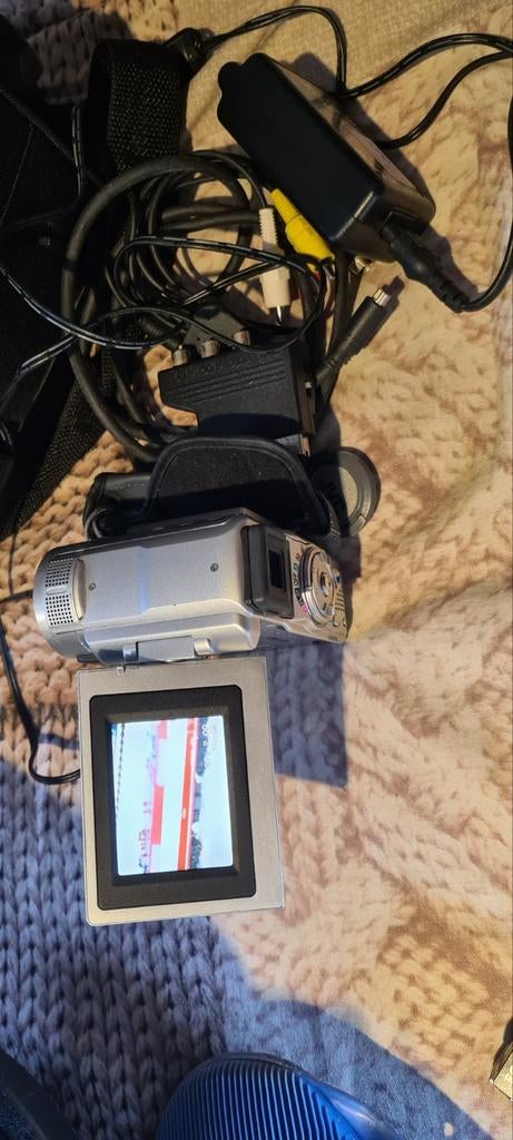 JVC mini DV camera compleet en werkend te zien, Mini dv, JVC, 20x of meer, Ophalen of Verzenden