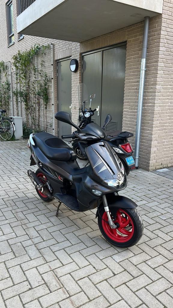 Gilera runner 70cc sp pro DD, Fietsen en Brommers, Scooters | Piaggio, Zo goed als nieuw, Overige modellen, Tweetakt, Ophalen