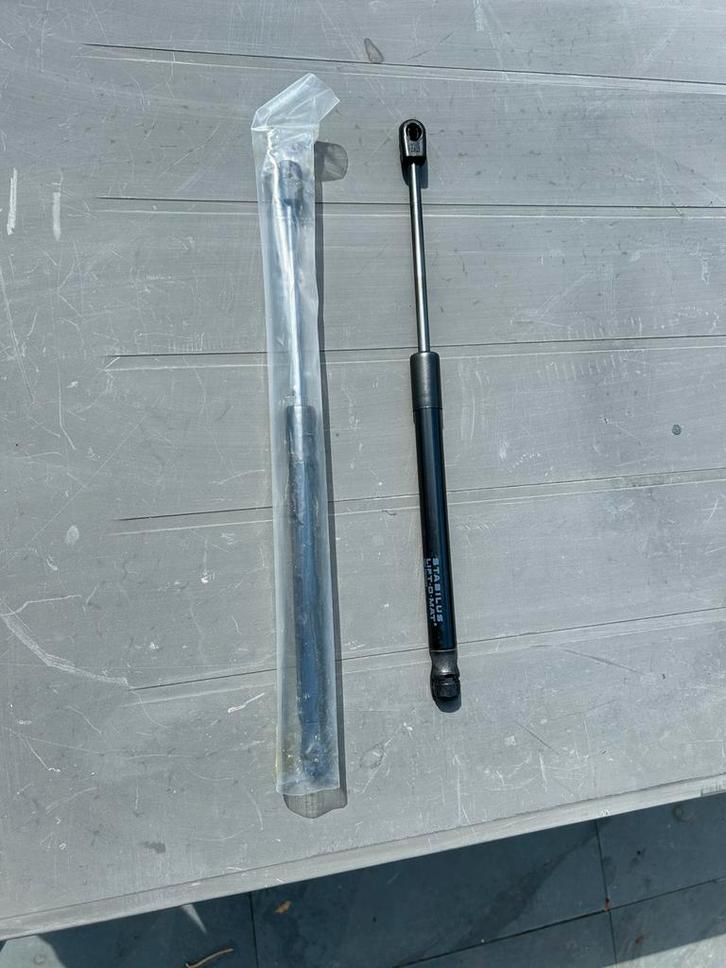 Tesla frunkdempers - nieuw, Auto-onderdelen, Overige Auto-onderdelen, Amerikaanse onderdelen, Nieuw, Ophalen of Verzenden