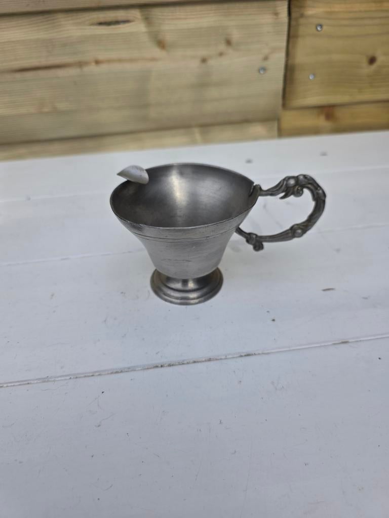 Antieke tinnen sauskom met sierlijk handvat, Antiek en Kunst, Antiek | Tin, Ophalen of Verzenden