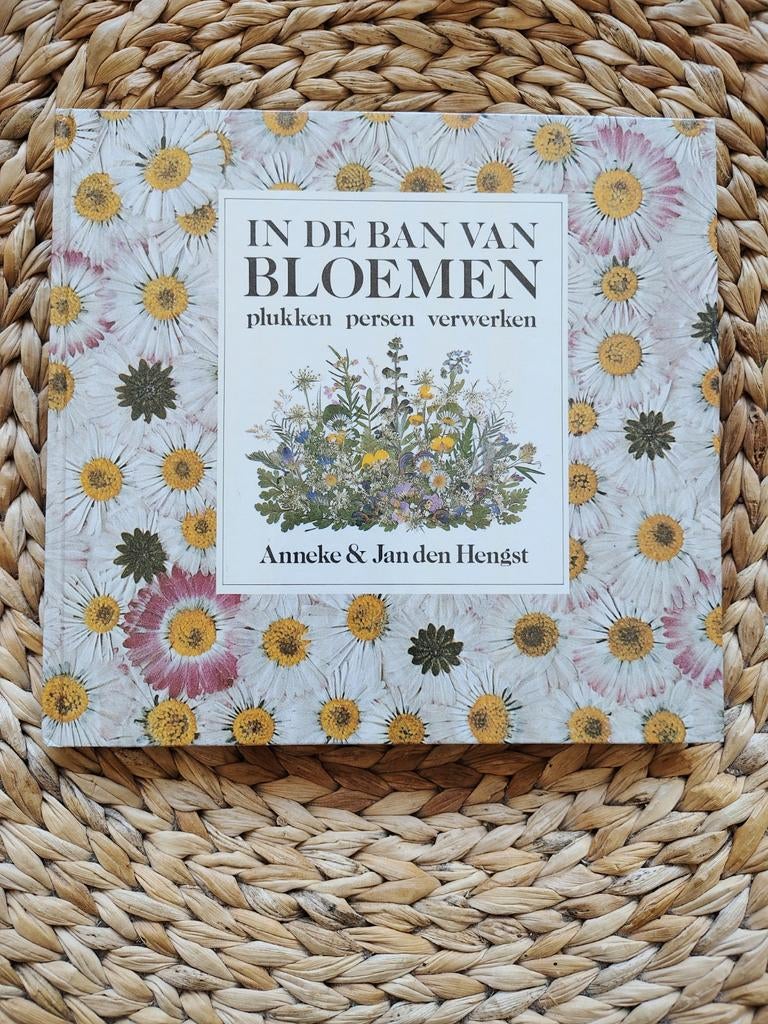 Anneke & Jan den Hengst - In de ban van bloemen, Ophalen of Verzenden, Zo goed als nieuw