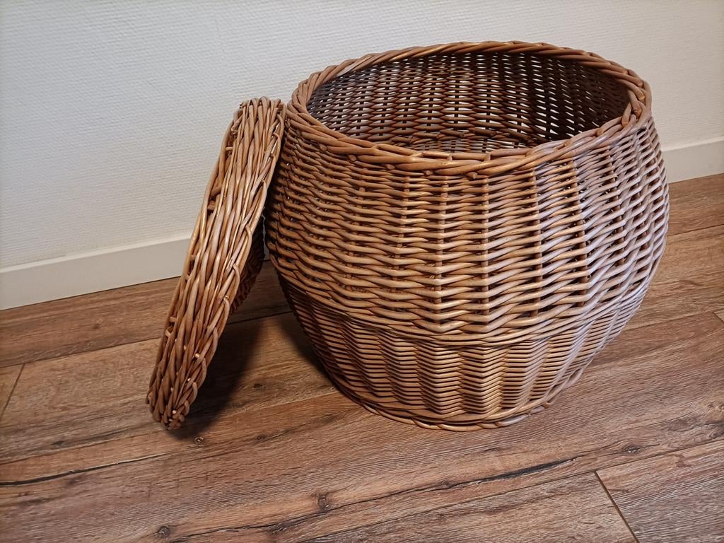 Rieten opbergmand met deksel, Ophalen