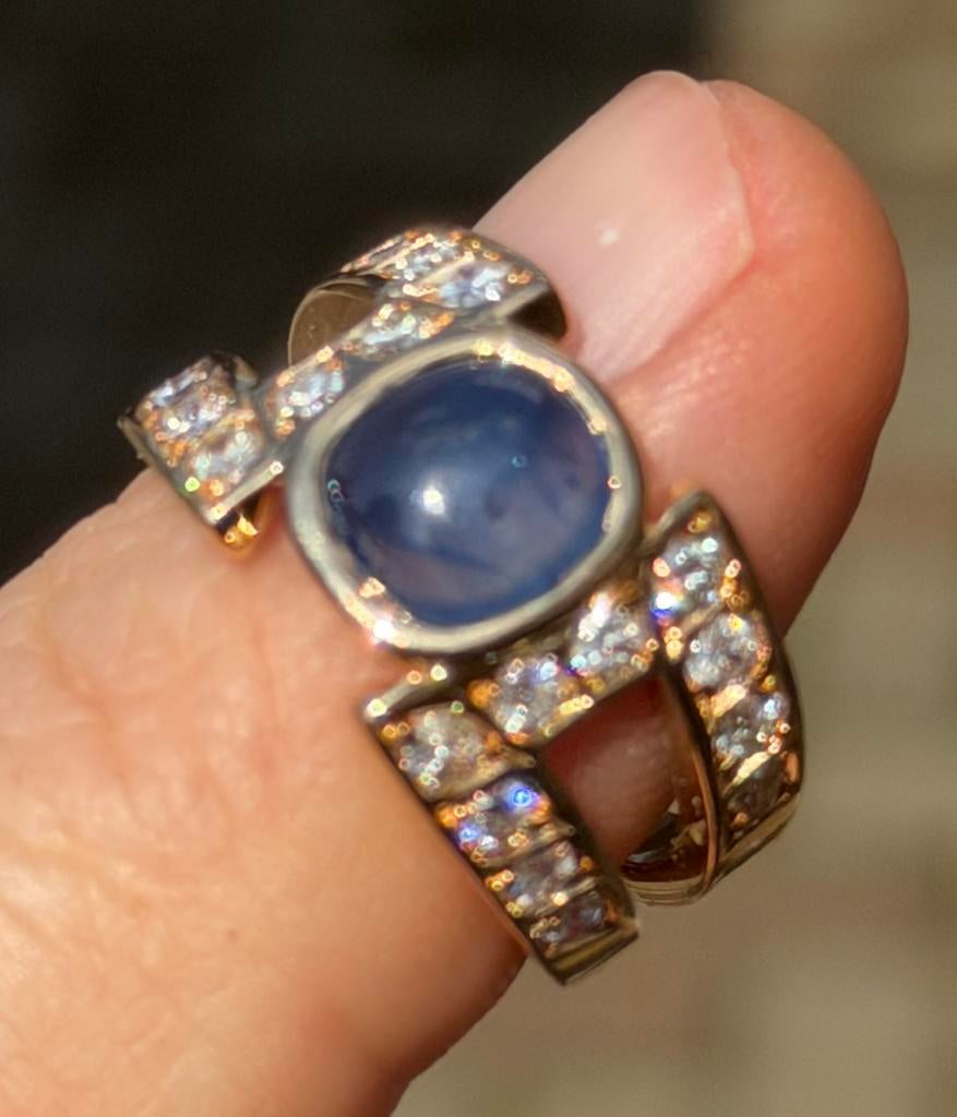 18 karaat gouden ring met blauwe saffier 2.5ct en diamanten!, 18 tot 19, Ophalen of Verzenden, Met edelsteen, Dame
