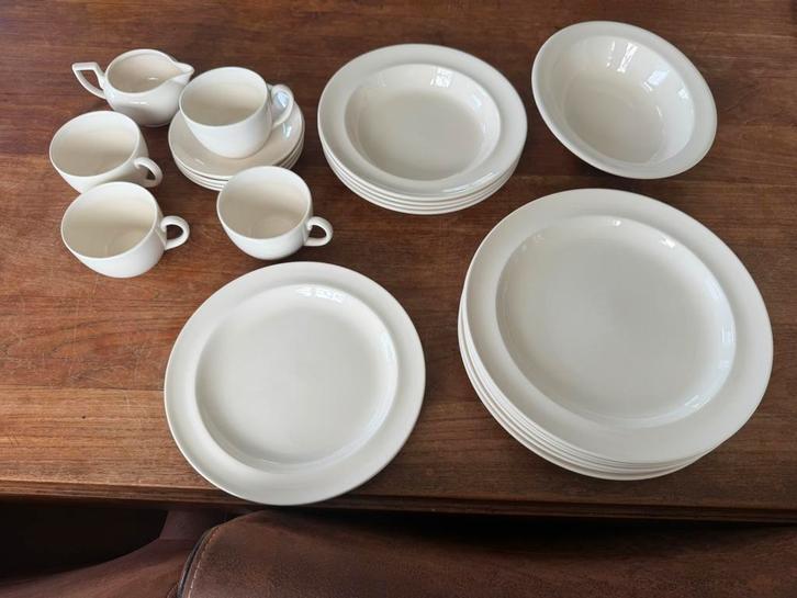 Wedgwood queen's ware traditional plain servies, Huis en Inrichting, Keuken | Servies, Compleet servies, Wedgwood, Porselein, Ophalen of Verzenden