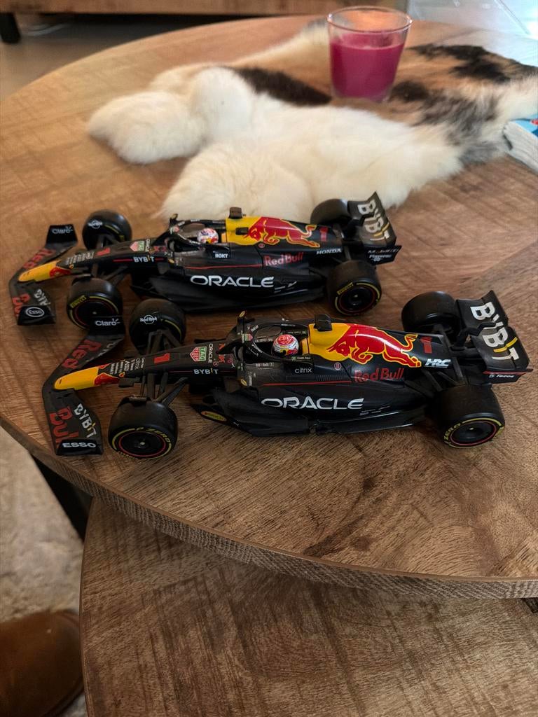 Twee Red Bull F1 modelauto's, Overige merken, Gebruikt, Auto, 1:32 tot 1:50