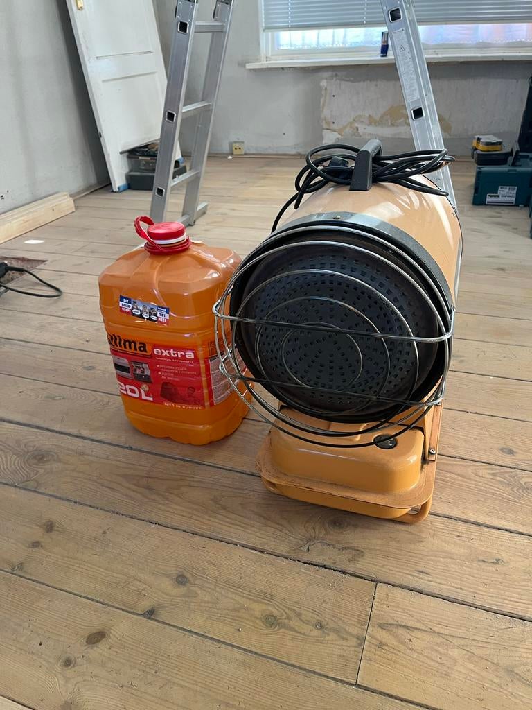 Zeer goed werkende petroleum/diesel kachel + volle kan, Huis en Inrichting, Ophalen, Gebruikt, Overige brandstoffen, Petroleumkachel