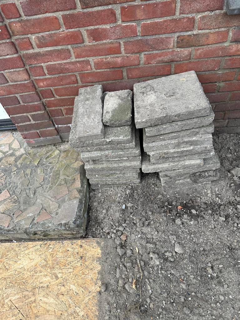 Gratis af te halen: Tegels 30x30 cm in Enschede (Velve), Tuin en Terras, Gebruikt, Ophalen of Verzenden, Minder dan 5 m², Beton