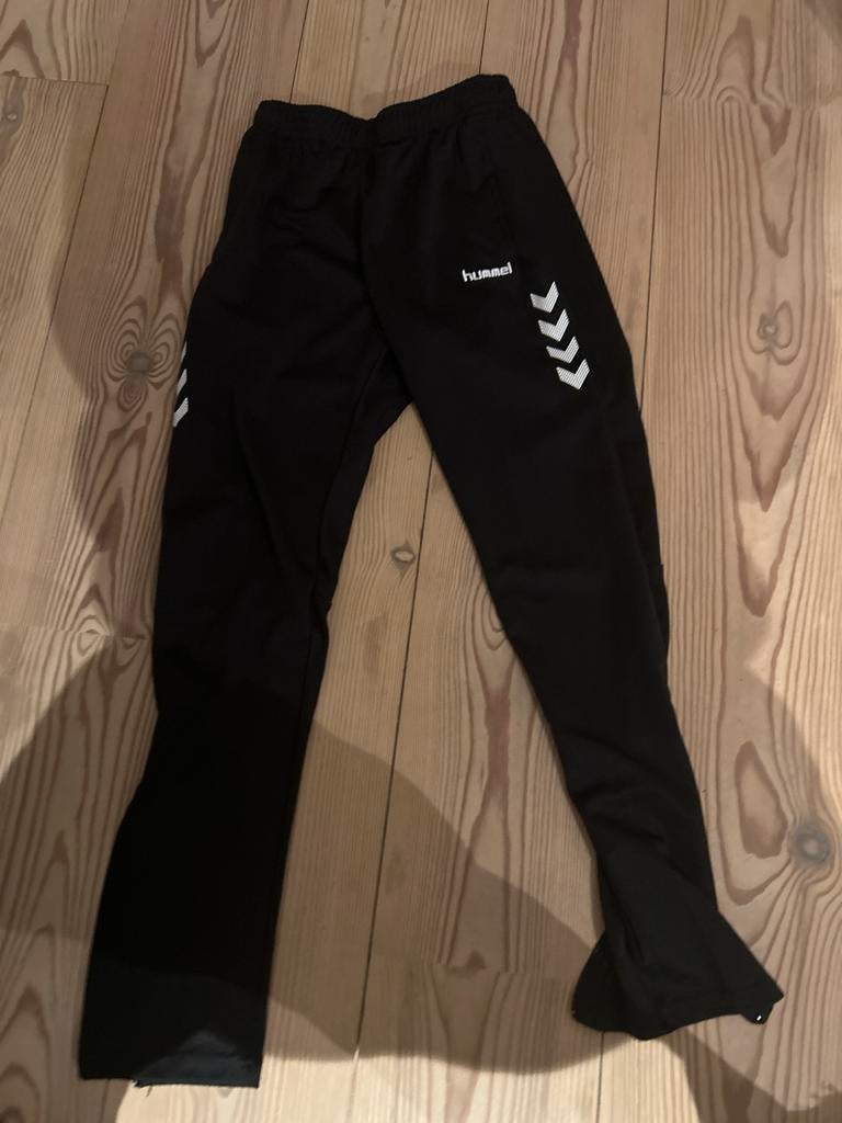 Nieuwe Hummel trainingsbroek maat 164, Ophalen, Nieuw, Jongen of Meisje, Broek