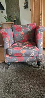 2 Bruine Fauteuils met Oranje/Rode Bloemen en Wieltjes, Ophalen, 75 tot 100 cm, Zo goed als nieuw, Stof