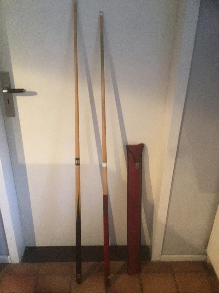 Te koop 2 biljard keuen plus tas, Ophalen of Verzenden, Zo goed als nieuw