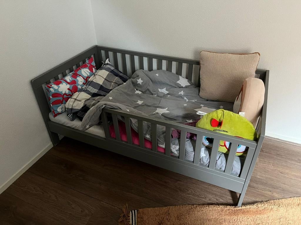 Mooi peuterbed, Ophalen, Zo goed als nieuw, 140 tot 160 cm, 70 tot 85 cm