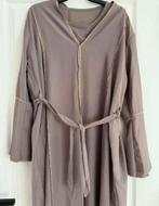 Mooie Abaya met onderjurk - Comfortabel en stijlvol, Kleding | Dames, Ophalen of Verzenden, Nieuw, Bruin, Onder de knie