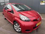 Toyota Aygo 1.0-12V Aspiration Red Navigator |NAP|NAVI|TREKH, Voorwielaandrijving, Euro 5, Gebruikt, 4 stoelen