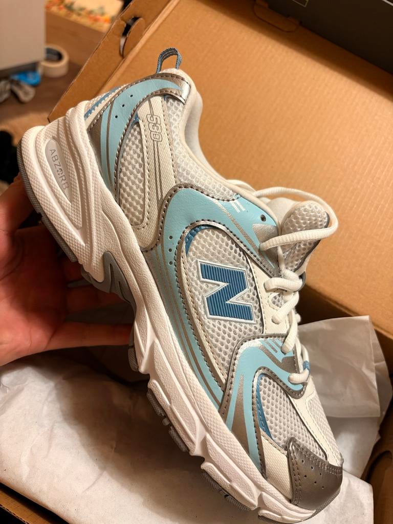 New Balance 530 Sneakers - Wit/Blauw, Kleding | Dames, Schoenen, Ophalen of Verzenden, Nieuw, Wit, Sneakers of Gympen