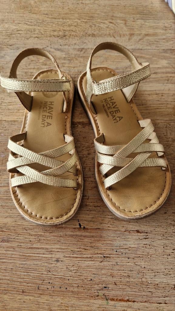 Gioseppo Gouden Sandalen zomer slippers Maat 31, Kinderen en Baby's, Kinderkleding | Schoenen en Sokken, Ophalen of Verzenden