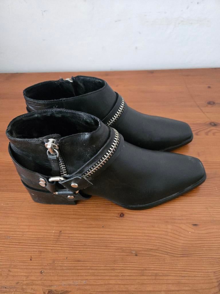 Damen mooie nieuwe larsen te koop, Ophalen of Verzenden, Nieuw, Zwart, Sneakers of Gympen