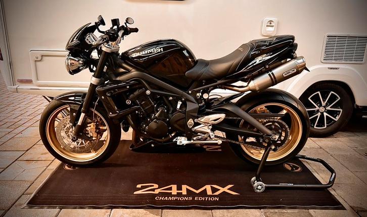 Triumph Street Triple R 675 7900km Onwerkelijke nieuw staat, Motoren, Motoren | Triumph, Bedrijf, Naked bike, 3 cilinders, Minimaal motorrijbewijs A2