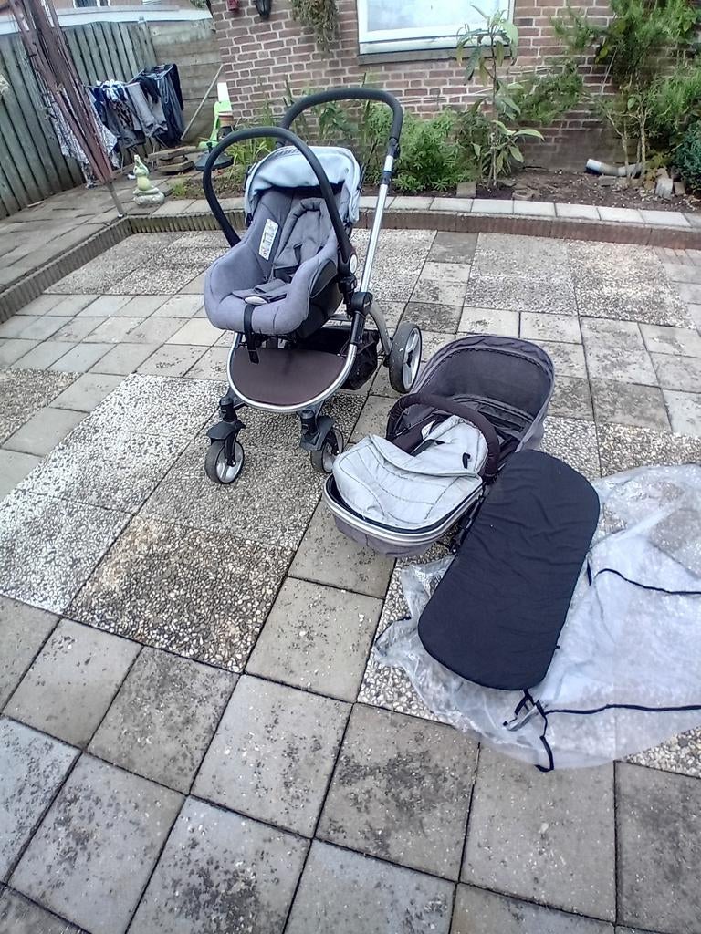 kinderwagen te koop twee in zo goed als nieuw €45, Kinderen en Baby's, Kinderwagens en Combinaties, Ophalen of Verzenden, Zo goed als nieuw