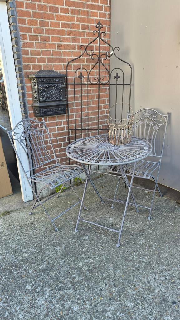 Geweldig leuk bistroset grijs kleur, Tuin en Terras, Tuinsets en Loungesets, Overige materialen, Nieuw, Tuinset, Ophalen