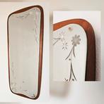 Vintage teak Spiegel, Zweeds brocante retro geslepen bloemen, Ophalen of Verzenden, Overige vormen, Minder dan 50 cm, Minder dan 100 cm