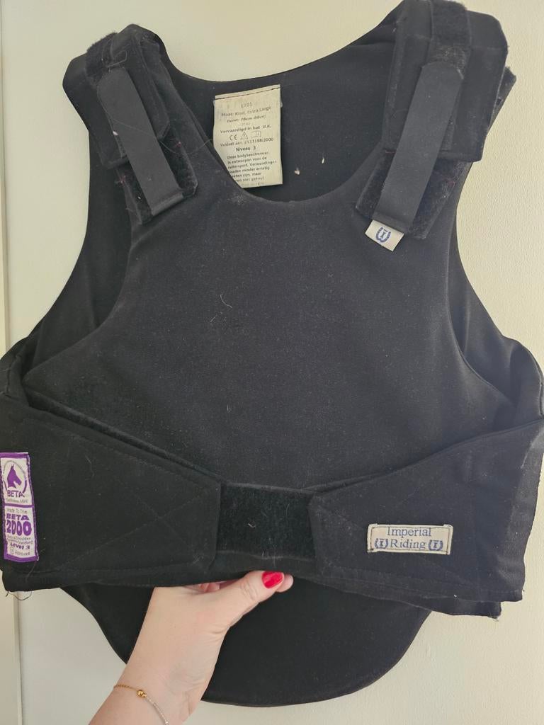 Bodyprotector paardrijden, Ophalen