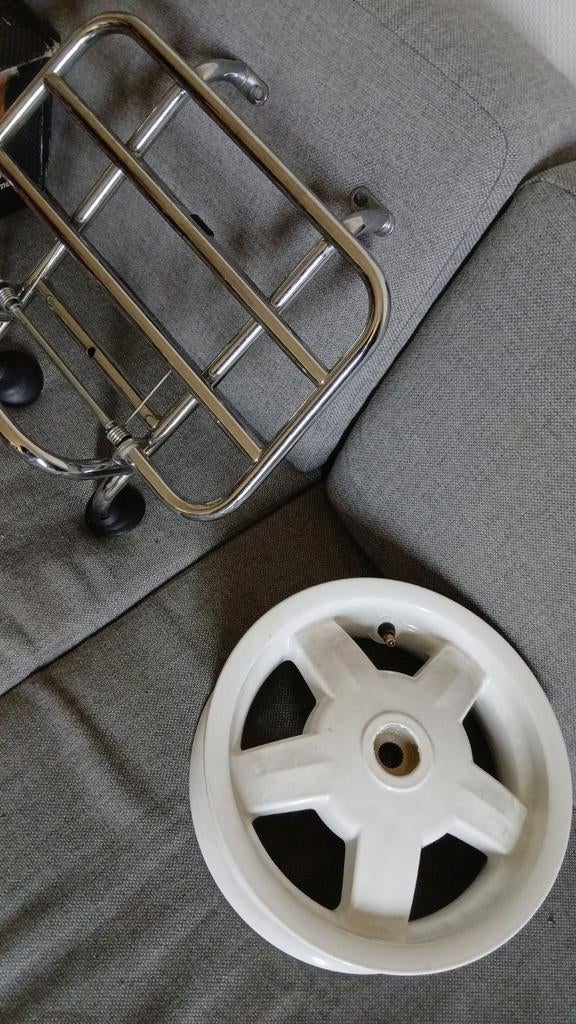 Vespa achtervelg en bagagerek, Fietsen en Brommers, Brommeronderdelen | Scooters, Ophalen of Verzenden, Gebruikt, Overige typen