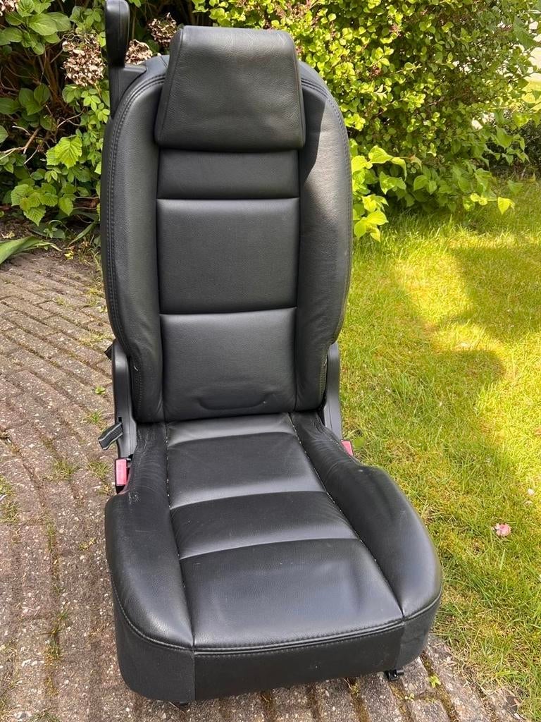 6e stoel Peugeot SW volledig zwart leer, Auto-onderdelen, Interieur en Bekleding, Ophalen of Verzenden, Gebruikt, Peugeot