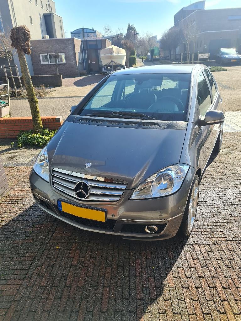 Mercedes-Benz A-Klasse W169 2.0 A200 Turbo 5DRS 2009 Grijs, Zwart, 4 cilinders, Leder en Stof, Parkeersensor