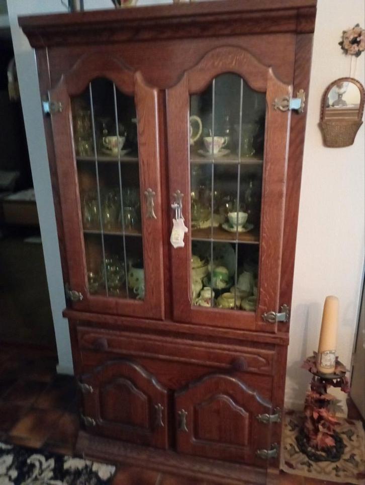 Houten vitrinekast met glazen deuren, Huis en Inrichting, Kasten | Vitrinekasten, 50 tot 100 cm, 25 tot 50 cm, Glas, Ophalen