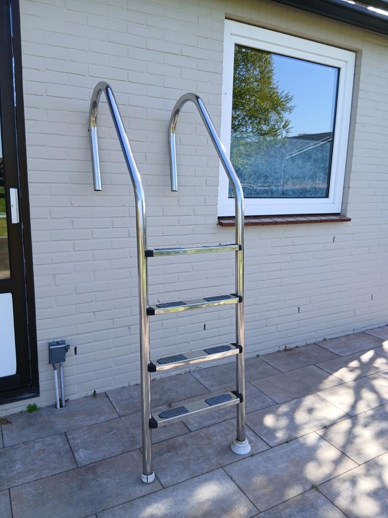 Zwembad trap, Ophalen