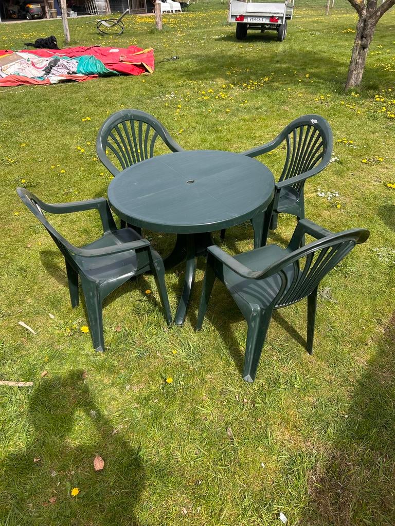 Grote partij groene tuinstoelen en tafels, Tuin en Terras, Ophalen, Kunststof, Gebruikt, Eettafel