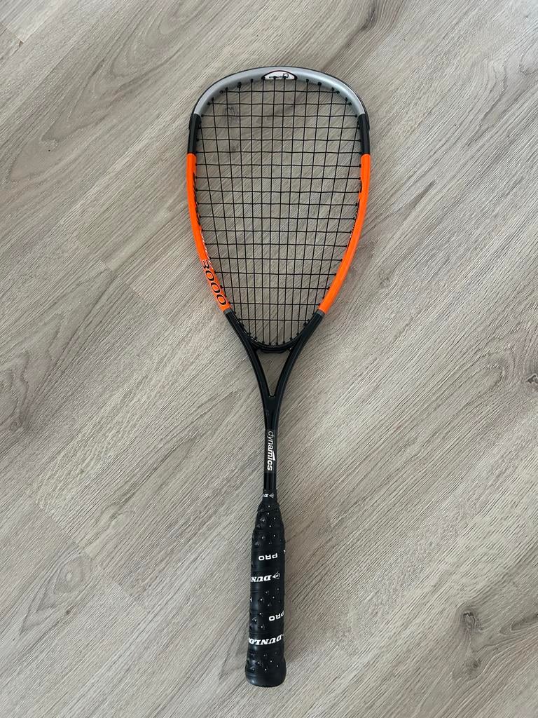 Dunlop squashracket met hoes en bal, Sport en Fitness, Squash, Ophalen of Verzenden, Zo goed als nieuw, Racket, Met hoes