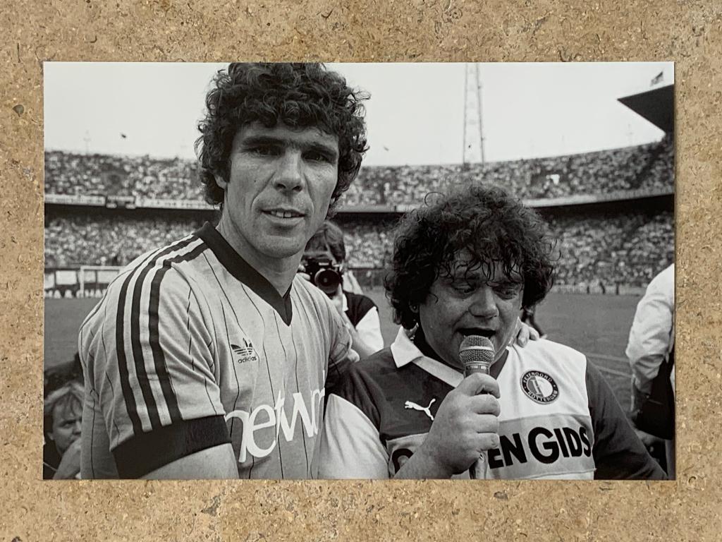 Org. z/w foto 20x30 cm Andre Hazes in F'noord shirt 04-06-83, Verzenden, Nieuw, Foto of Kaart