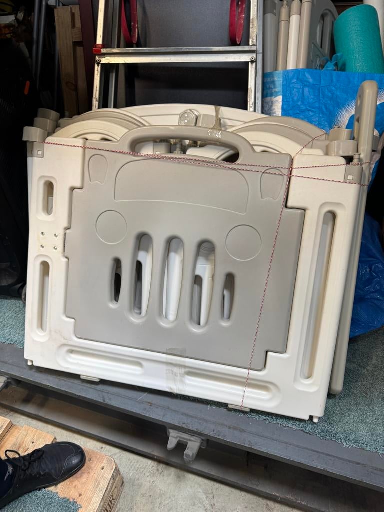 Baby play box met gratis mat, Kinderen en Baby's, Boxen, Ophalen, Gebruikt, Vierkant, Boxkleed